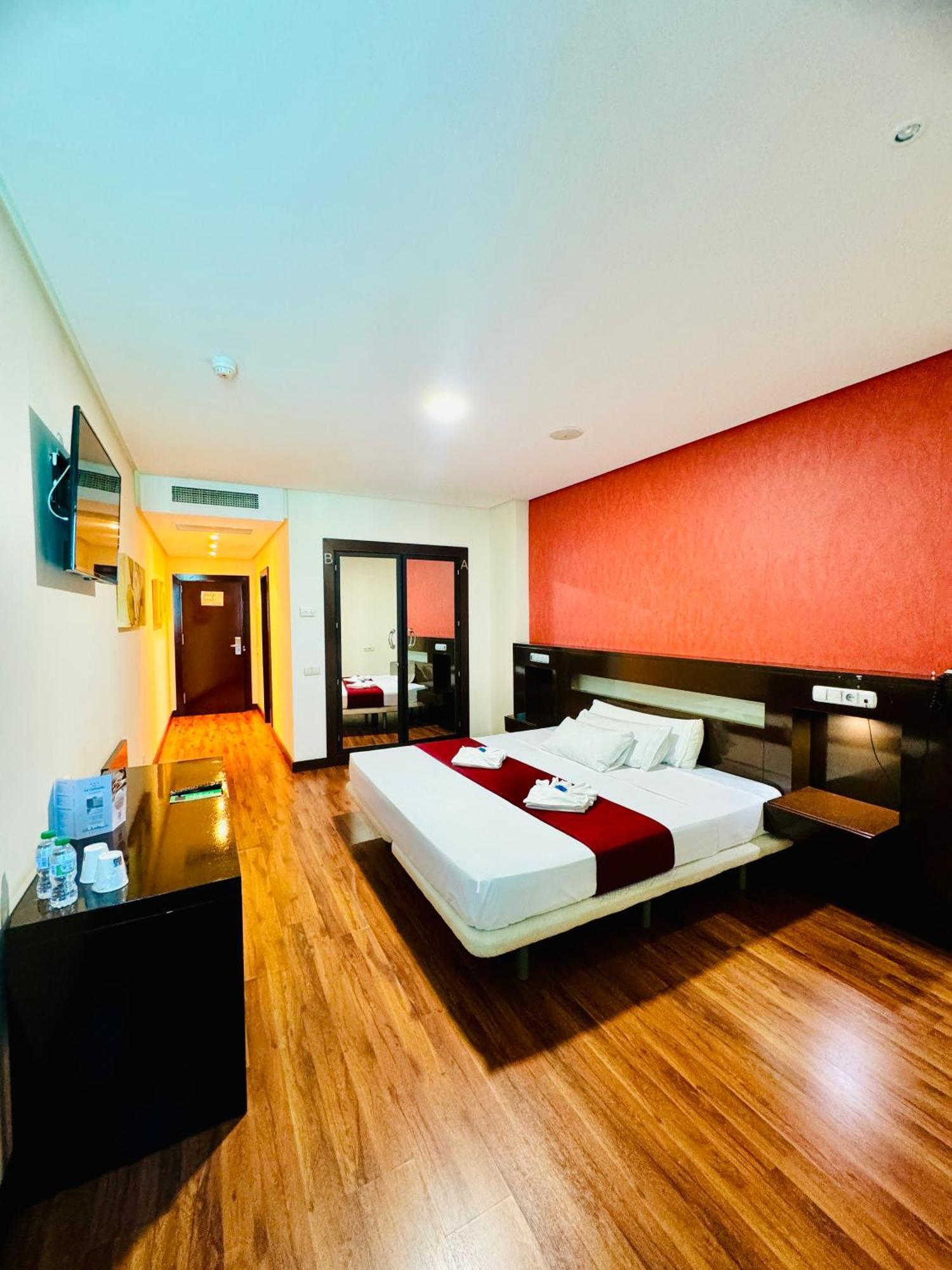 La Cantuena Otel Parla Dış mekan fotoğraf