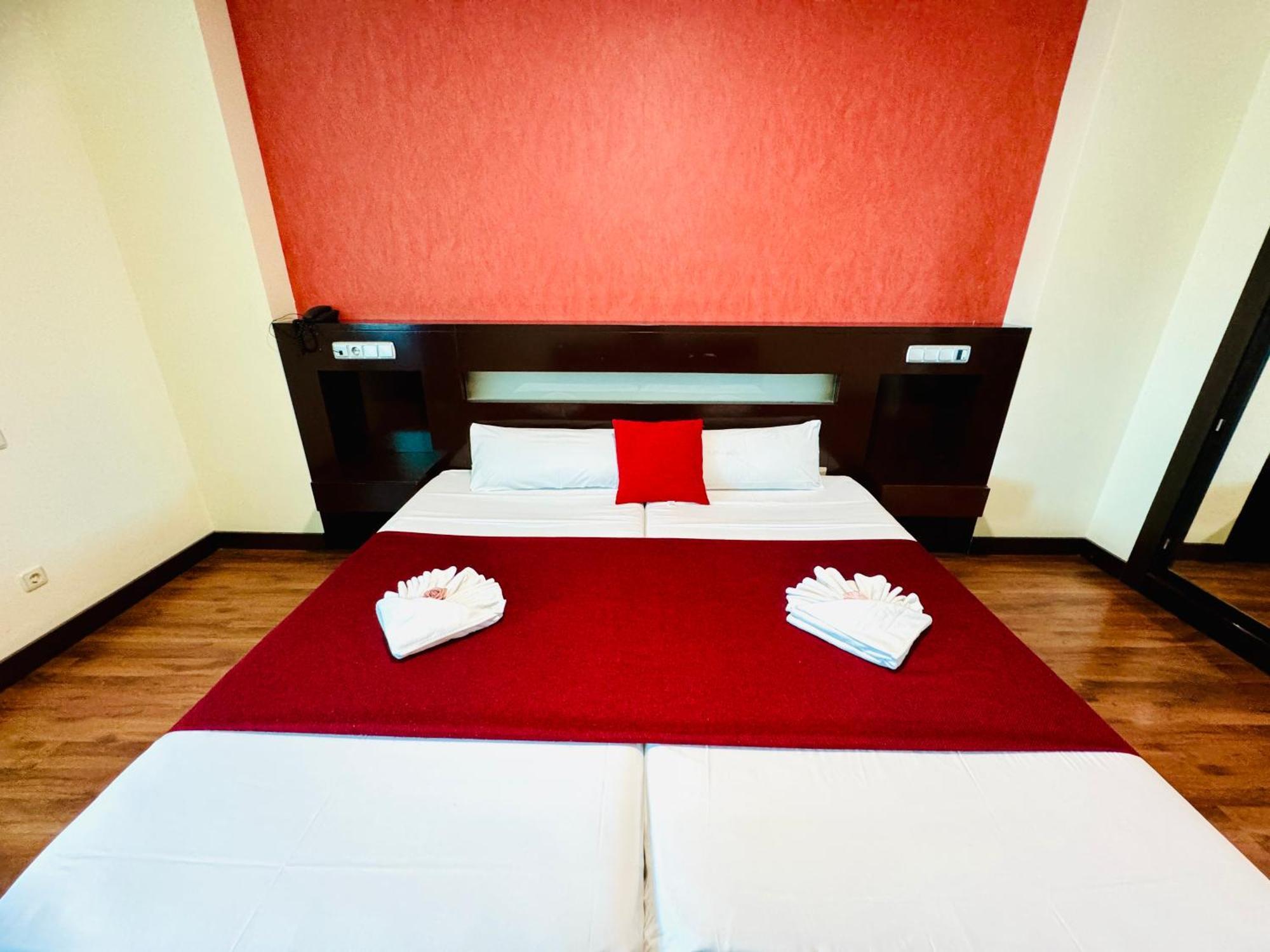 La Cantuena Otel Parla Dış mekan fotoğraf