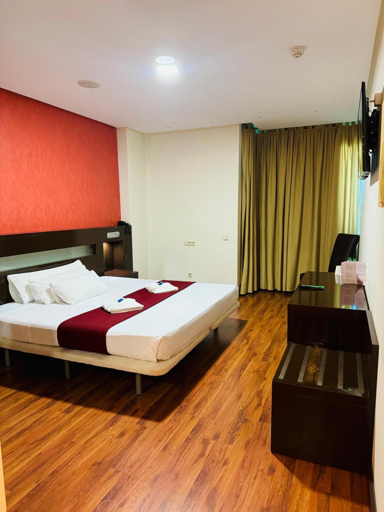 La Cantuena Otel Parla Dış mekan fotoğraf