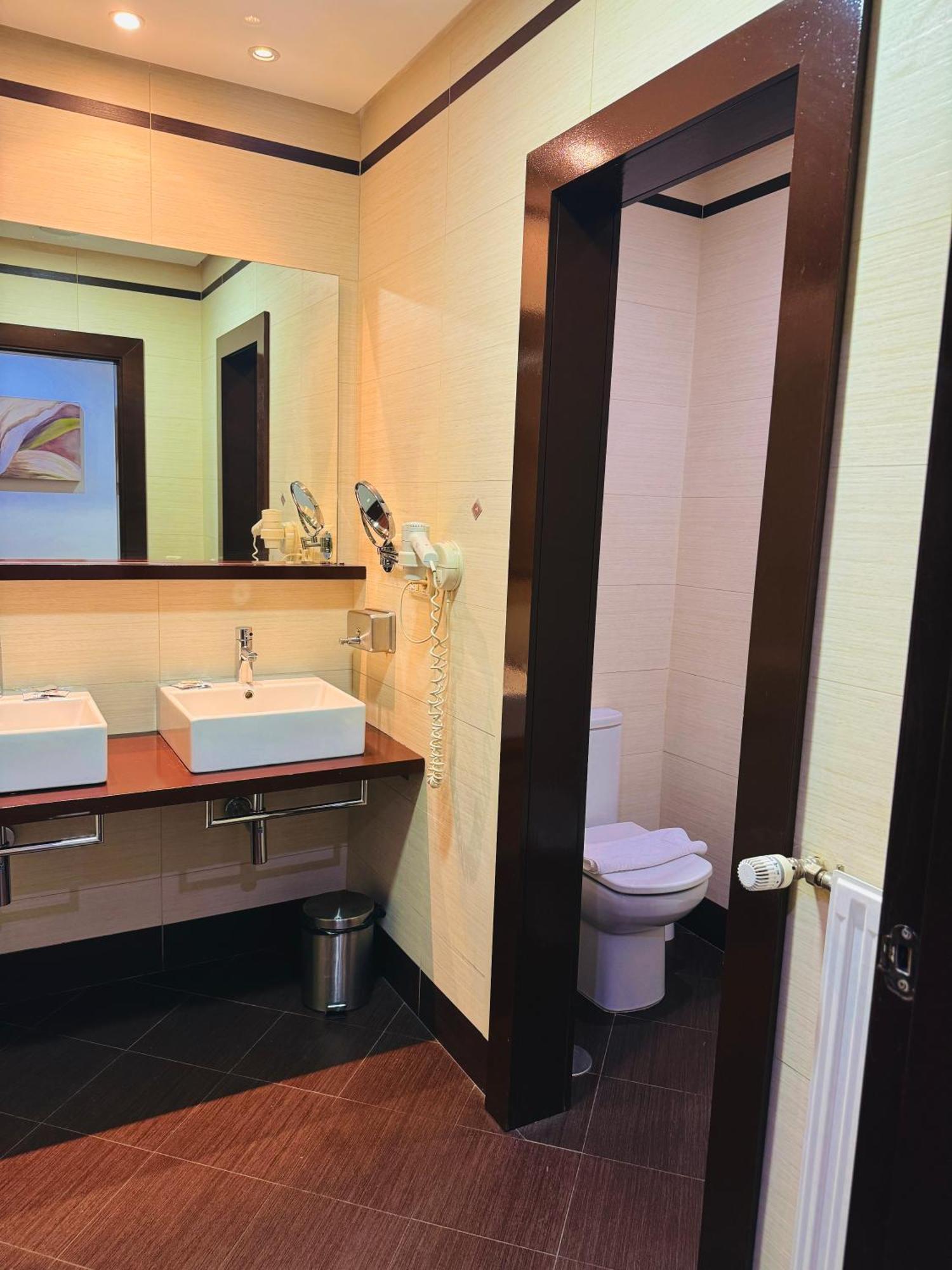 La Cantuena Otel Parla Dış mekan fotoğraf