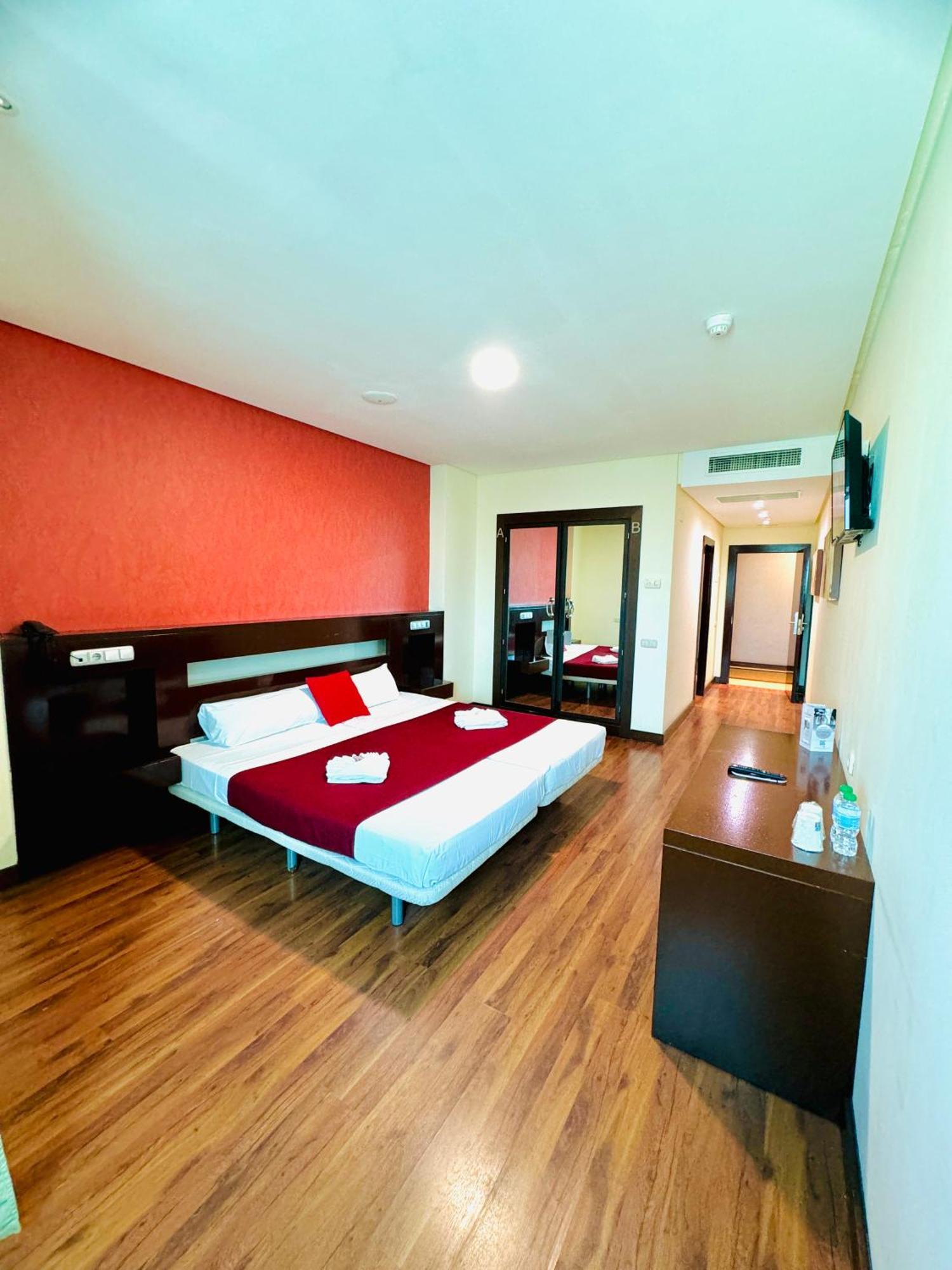 La Cantuena Otel Parla Dış mekan fotoğraf